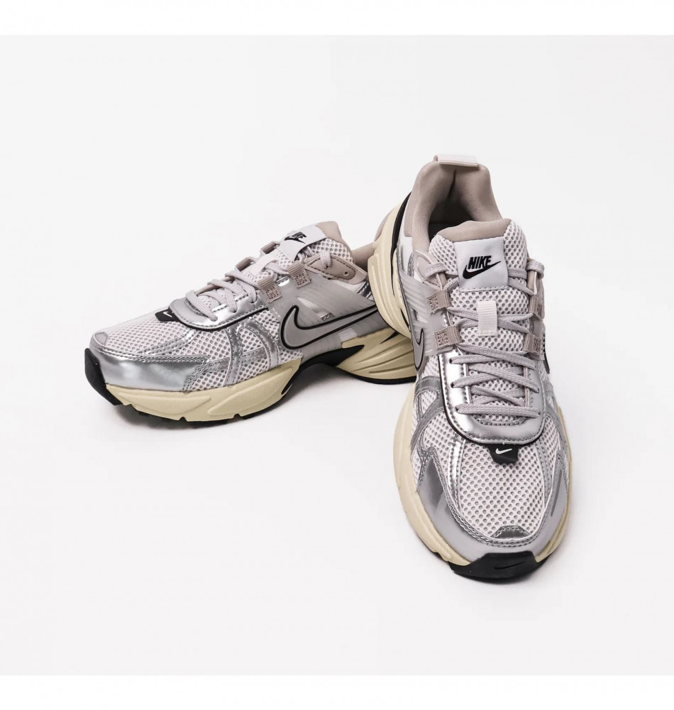 Чоловічі кросівки Nike V2K Run FD0736-100_image_5