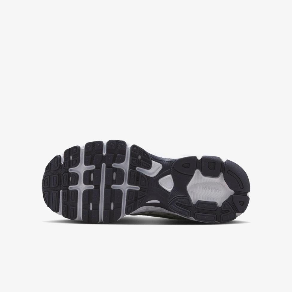 Дитячі кросівки NIKE AIR MAX MOTO 2K (GS) IQ9430-100
