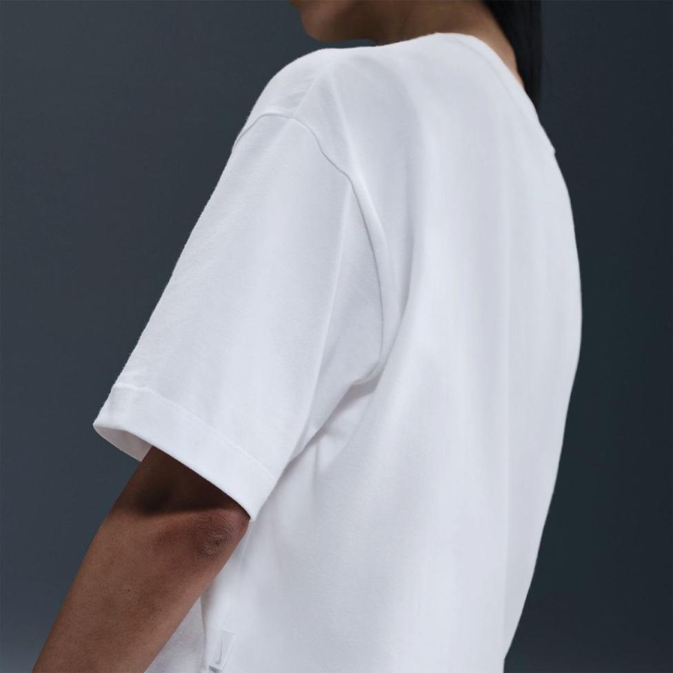 Женская футболка NIKE W NSW LUXE SS TEE BOXY HV4955-100_image_5