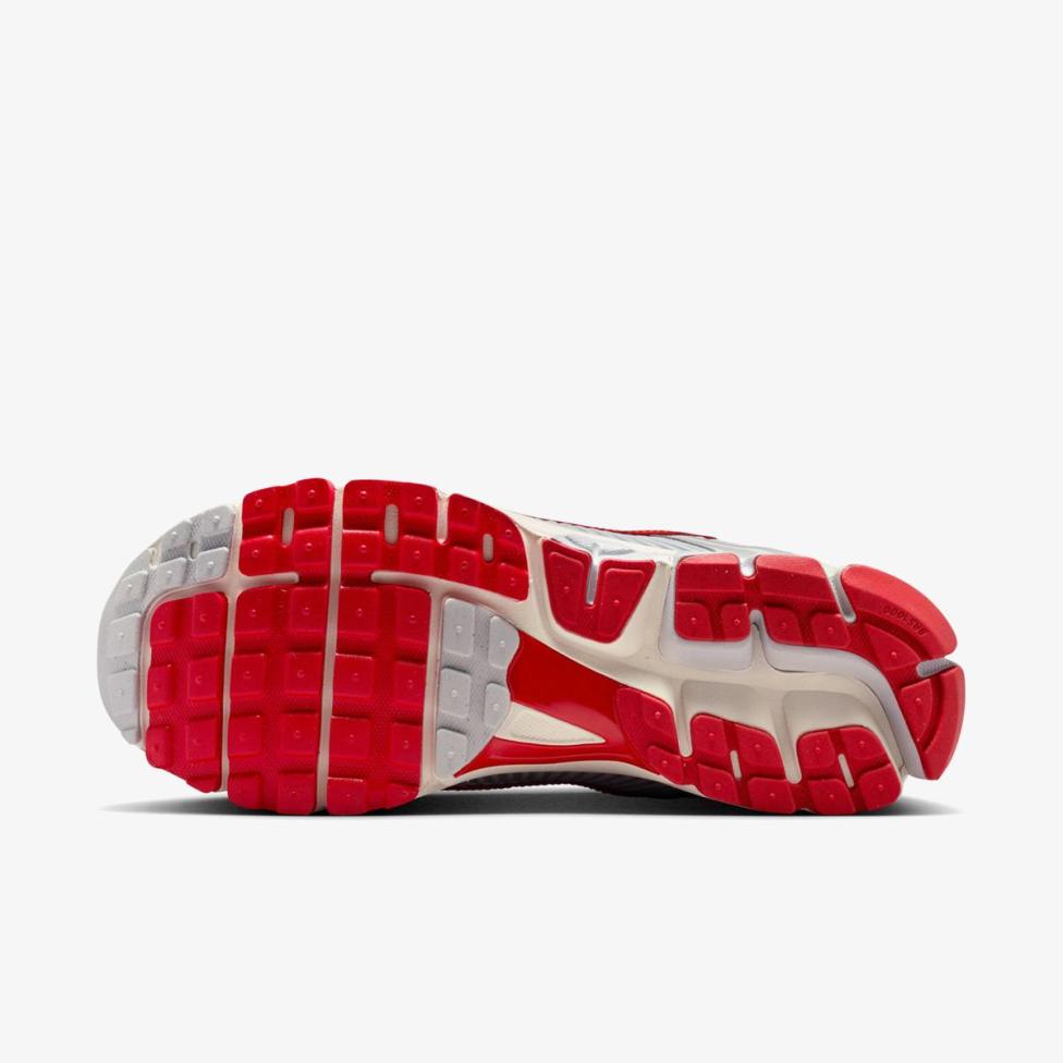 Чоловічі кросівки NIKE ZOOM VOMERO 5 SE IQ6589-001