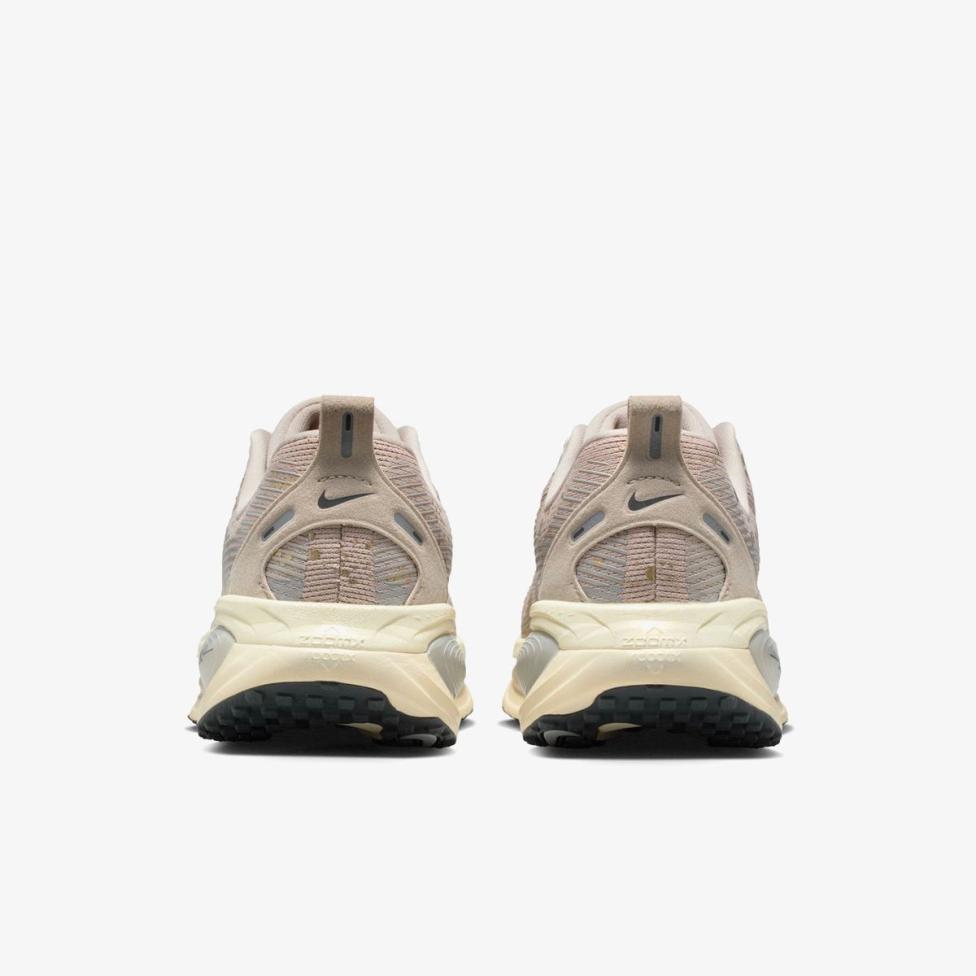 Женские кроссовки NIKE W VOMERO 18 SE IF4463-200_image_5