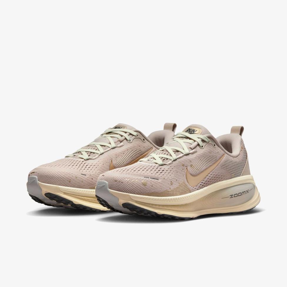 Женские кроссовки NIKE W VOMERO 18 SE IF4463-200_image_4