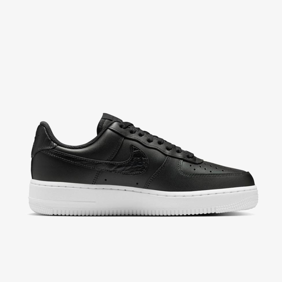 Женские кроссовки NIKE AIR FORCE 1 07 SE IO4837-001_image_3