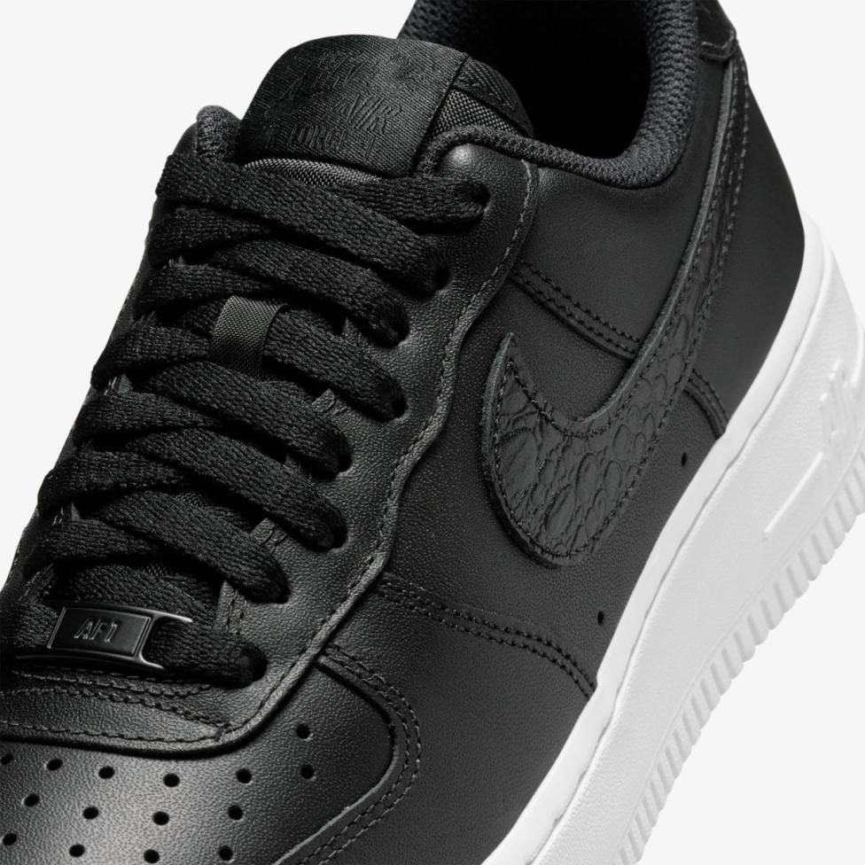 Женские кроссовки NIKE AIR FORCE 1 07 SE IO4837-001_image_7