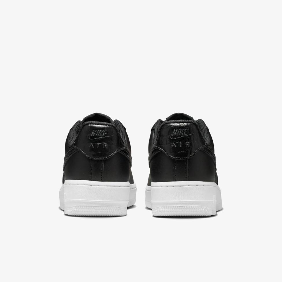 Женские кроссовки NIKE AIR FORCE 1 07 SE IO4837-001_image_6