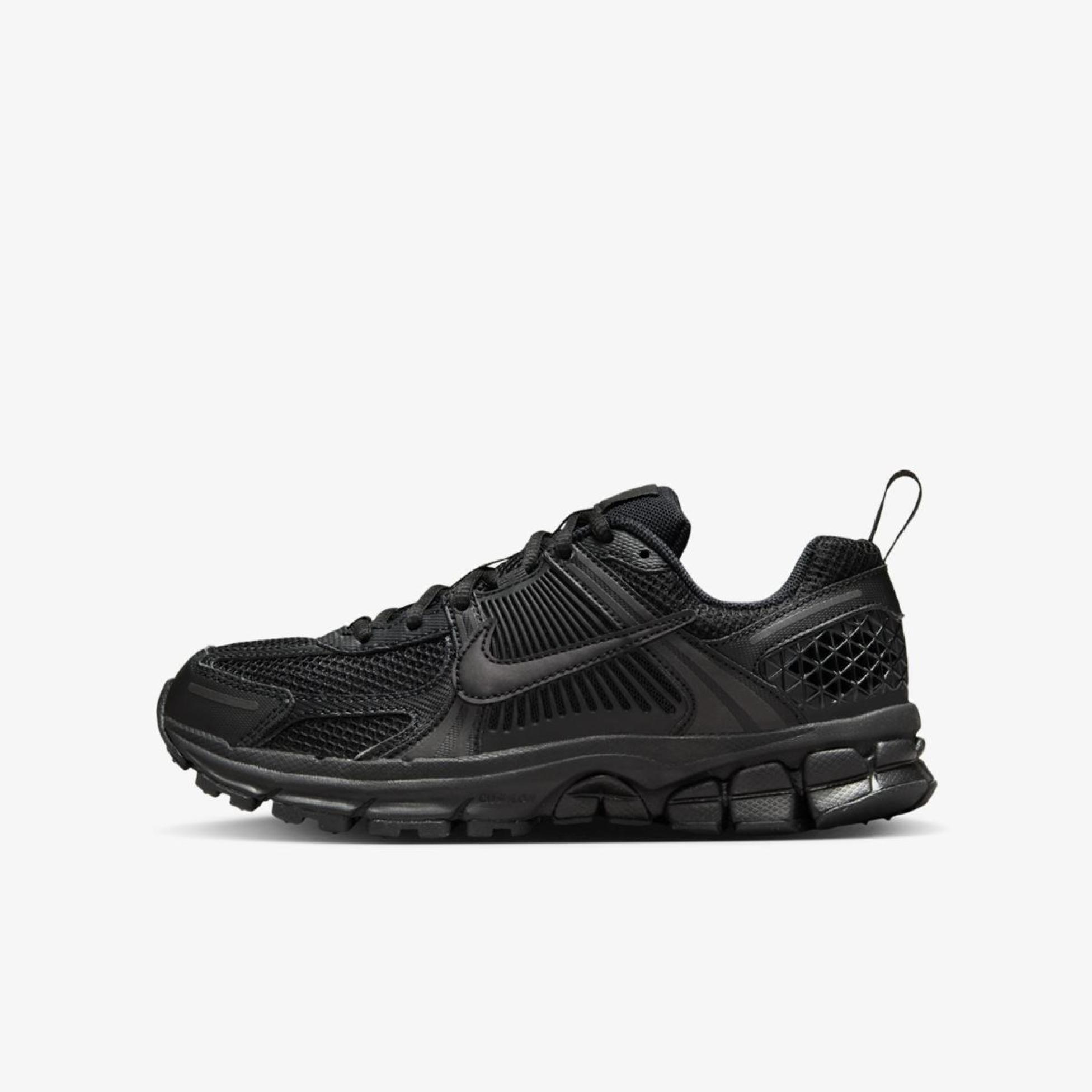 Дитячі кросівки NIKE VOMERO 5 (GS) HF6998-007