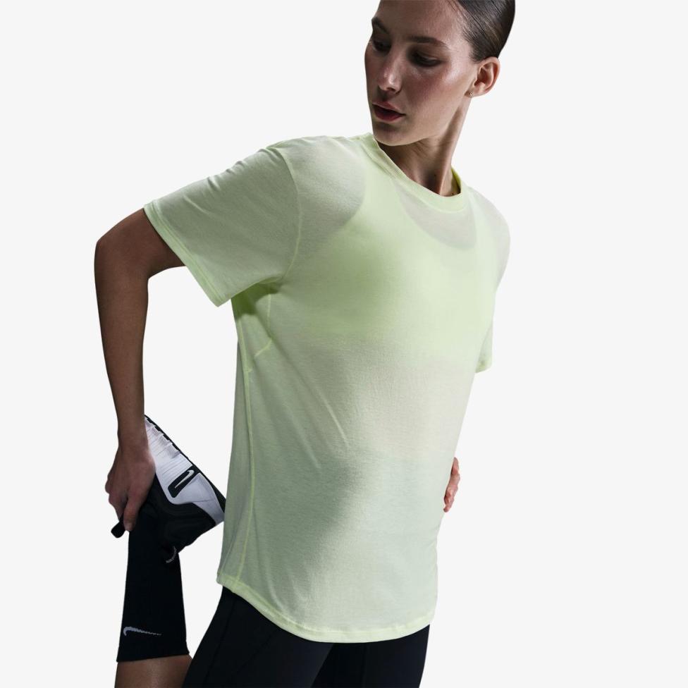 Женская футболка NIKE W NK ONE RELAXED DF SS TOP FN2814-701_image_5