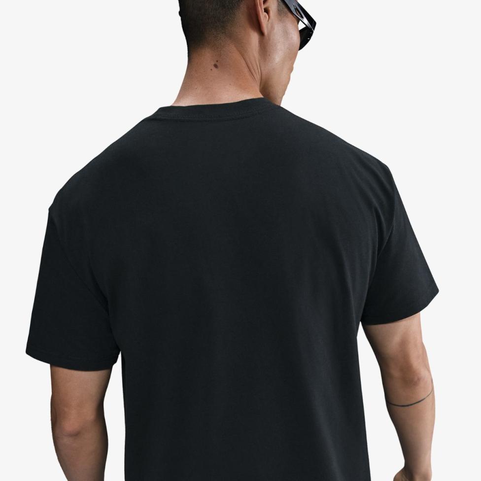 Мужская футболка NIKE U NSW TEE M90 SNKR PTCH PKT 2 IB1382-010_image_4