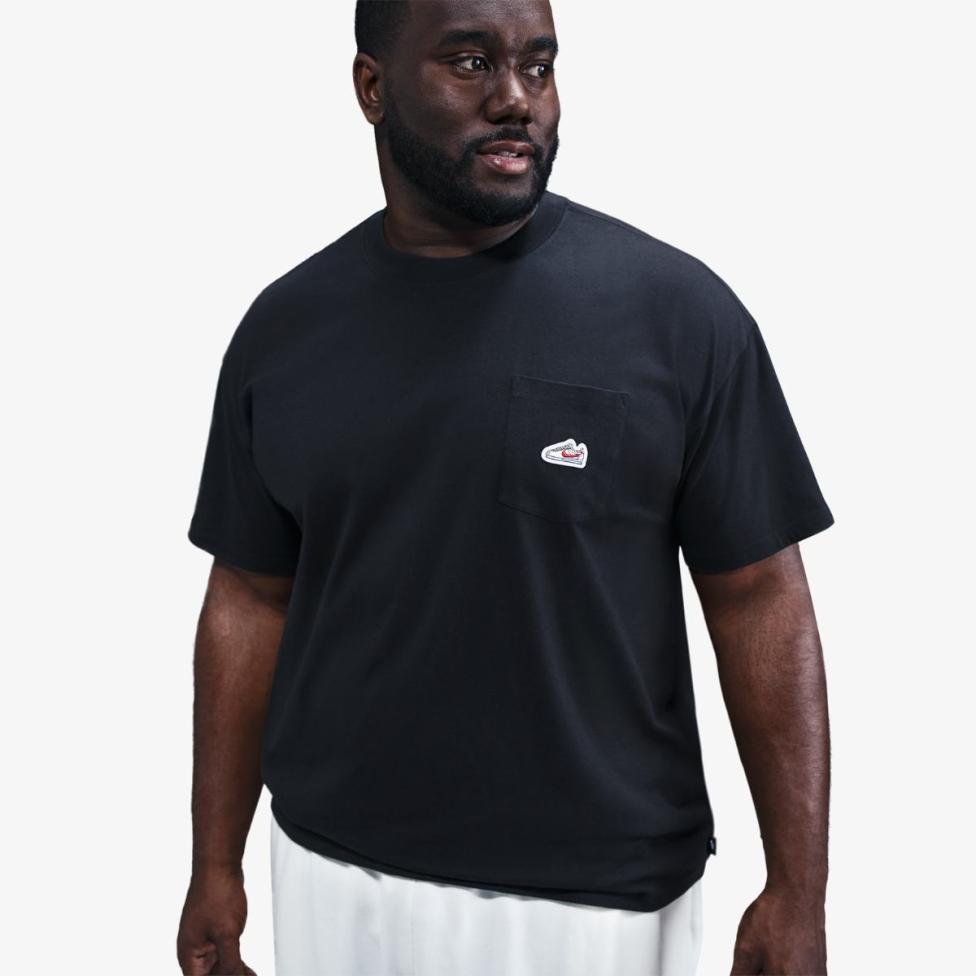 Мужская футболка NIKE U NSW TEE M90 SNKR PTCH PKT 2 IB1382-010_image_5